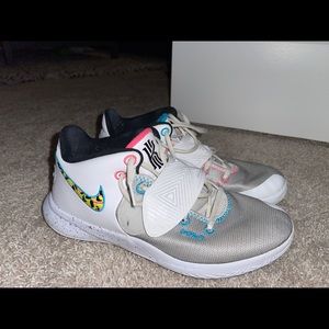 MENS NIKE KYRIE FLYTRAP 3